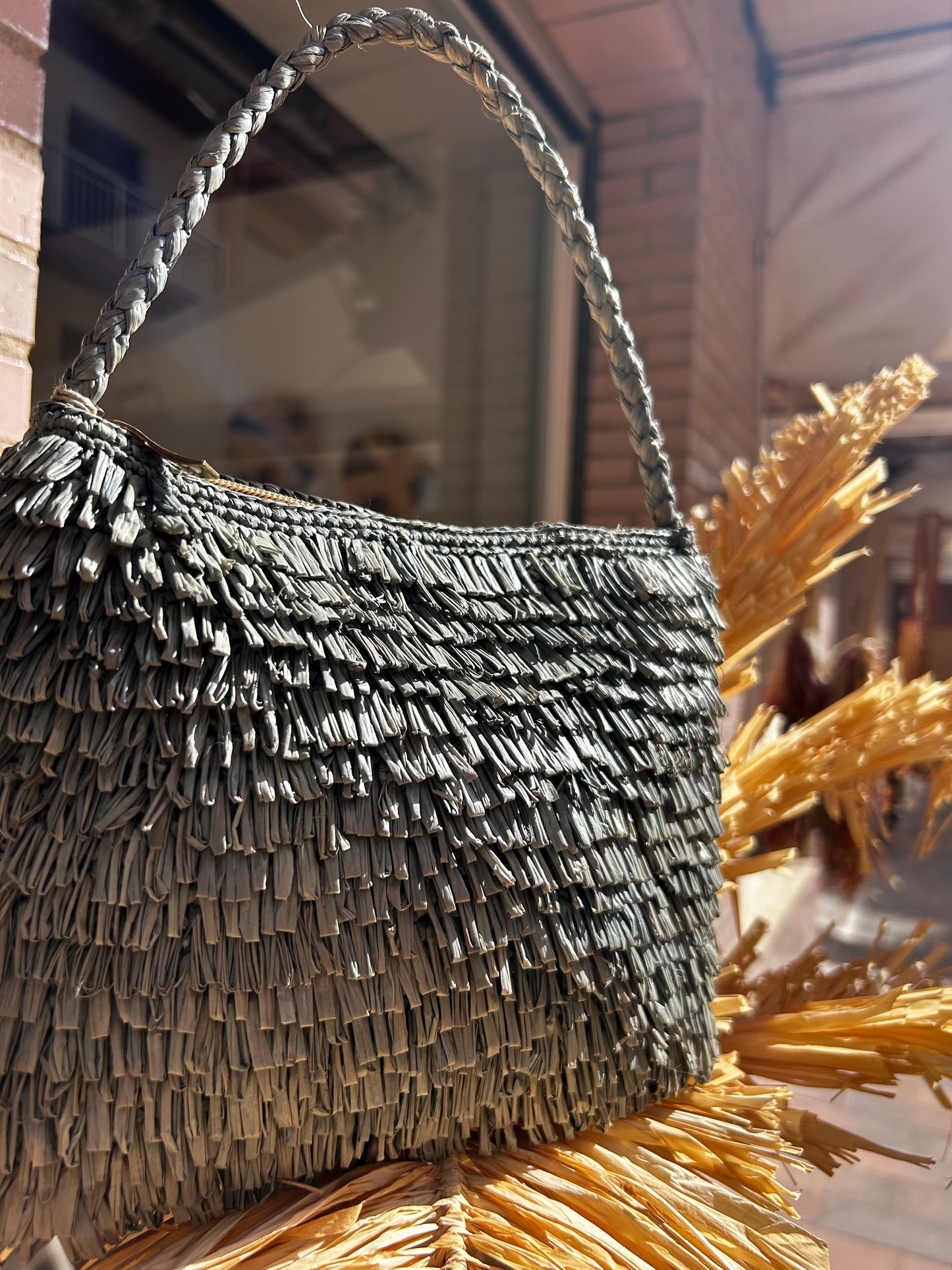 Erizo raffia ruffled bag