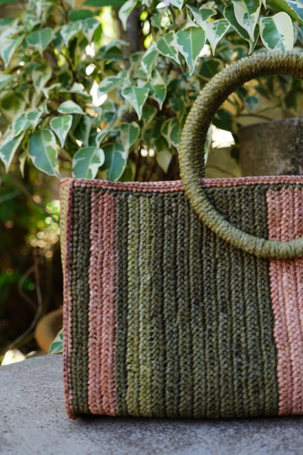 Sac à main Noon vert en raphia fait à la main - OQENA