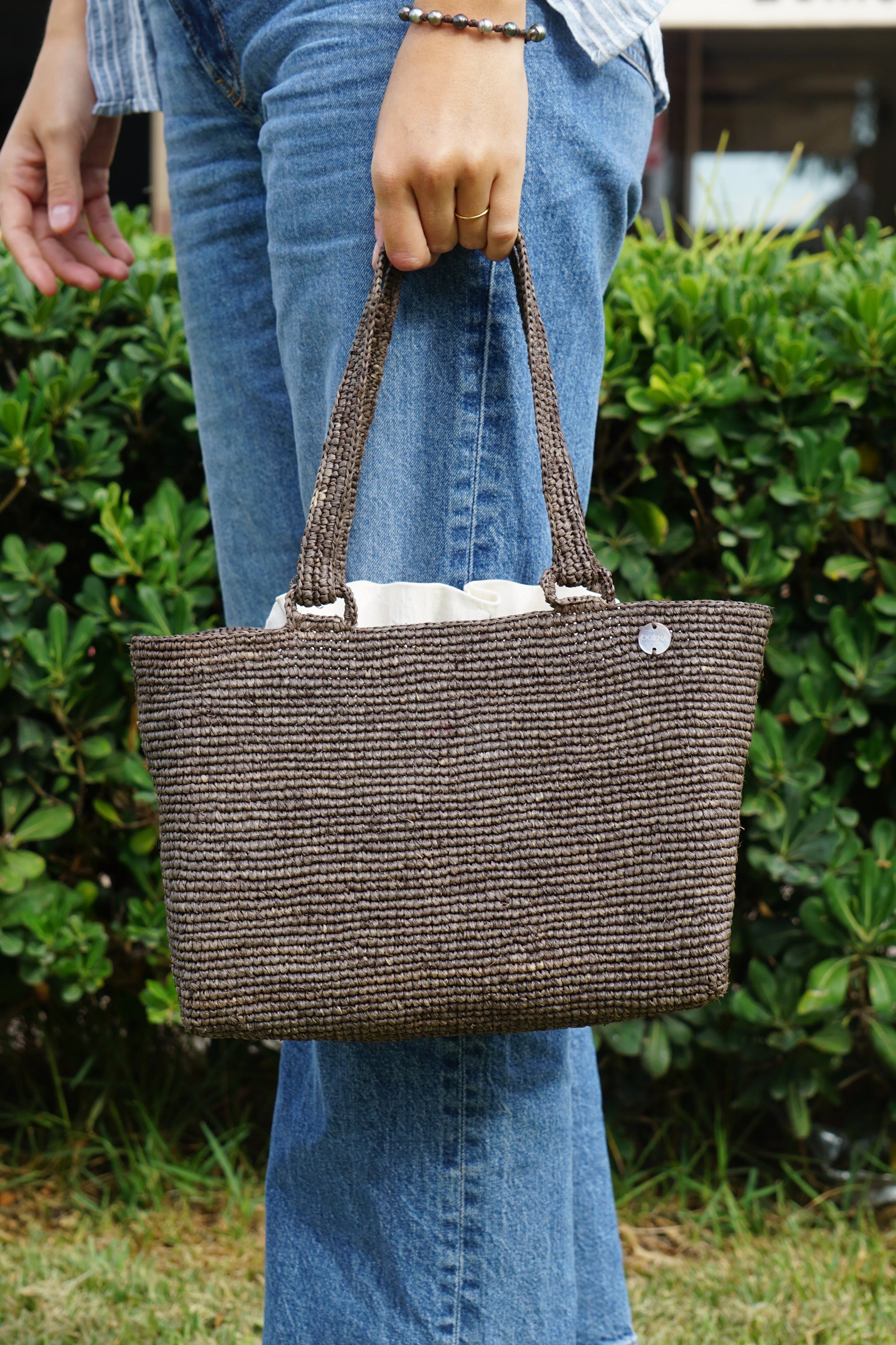 Medium Antsira raffia bag