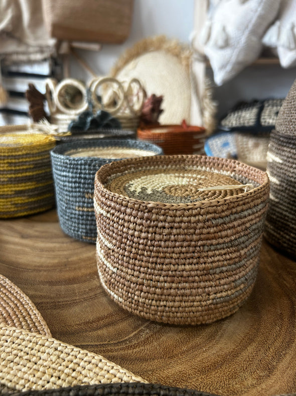 Akora bol en raphia décoratif