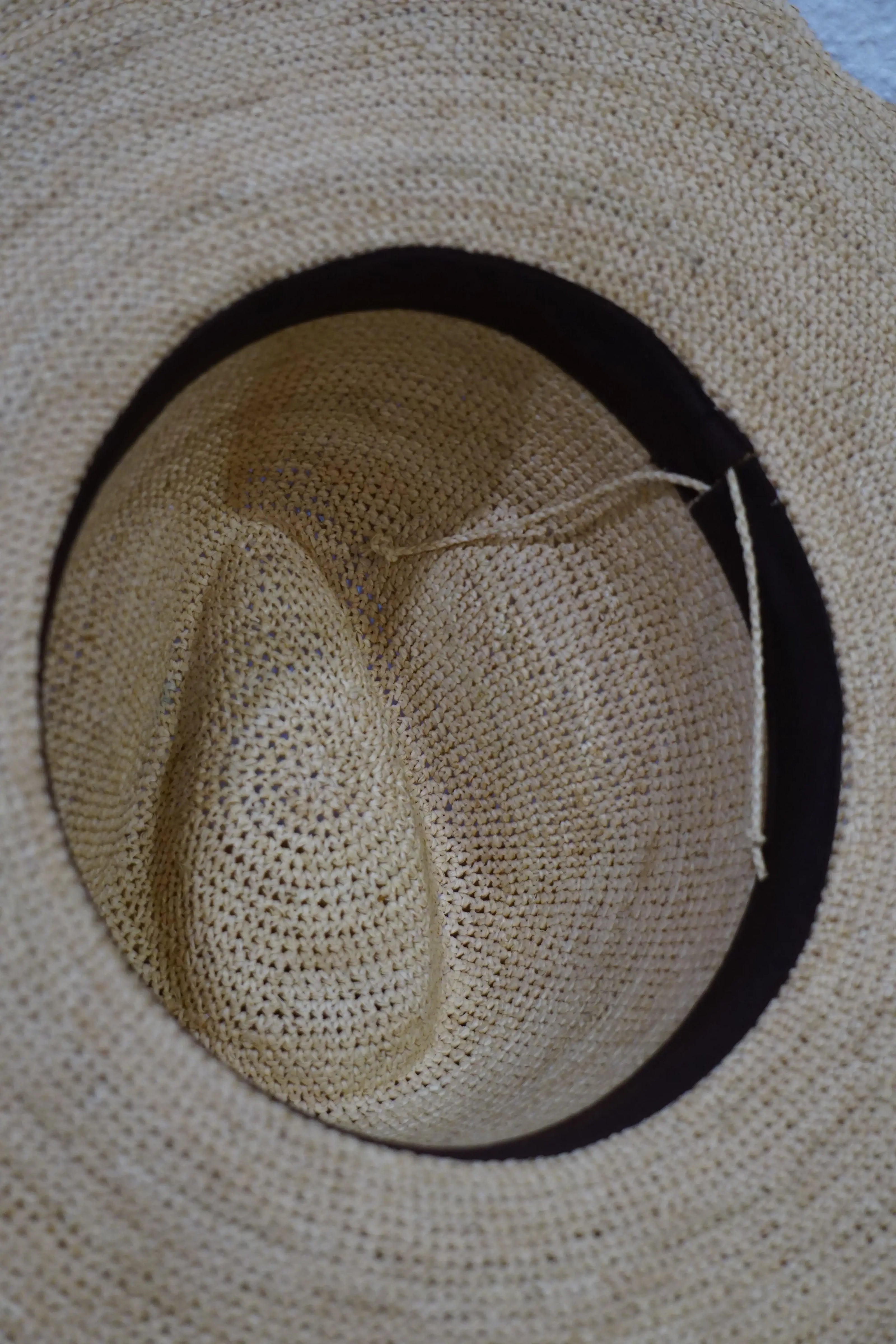Isika chapeau en raphia