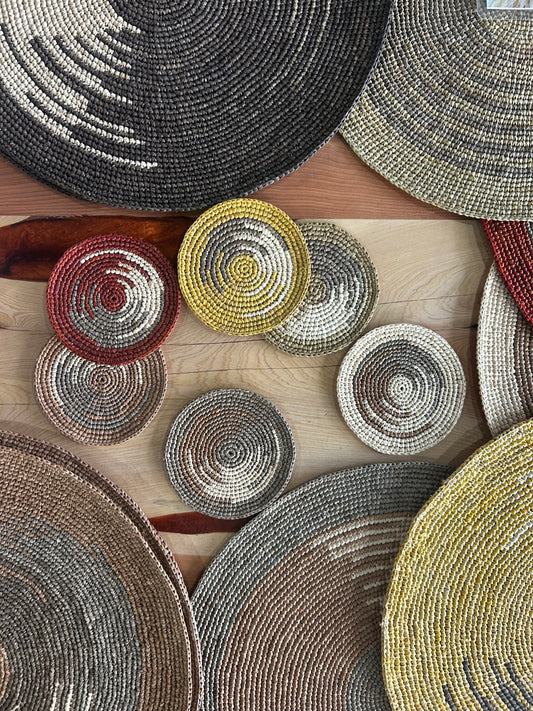 Lot de sous verres en raphia 100% naturel fait à la main de toutes les couleurs