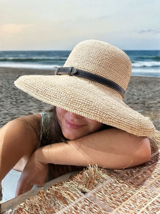Topi hat in raffia