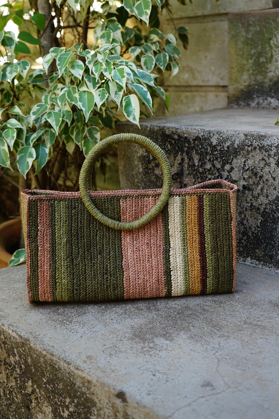 Sac à main Noon vert en raphia fait à la main - OQENA