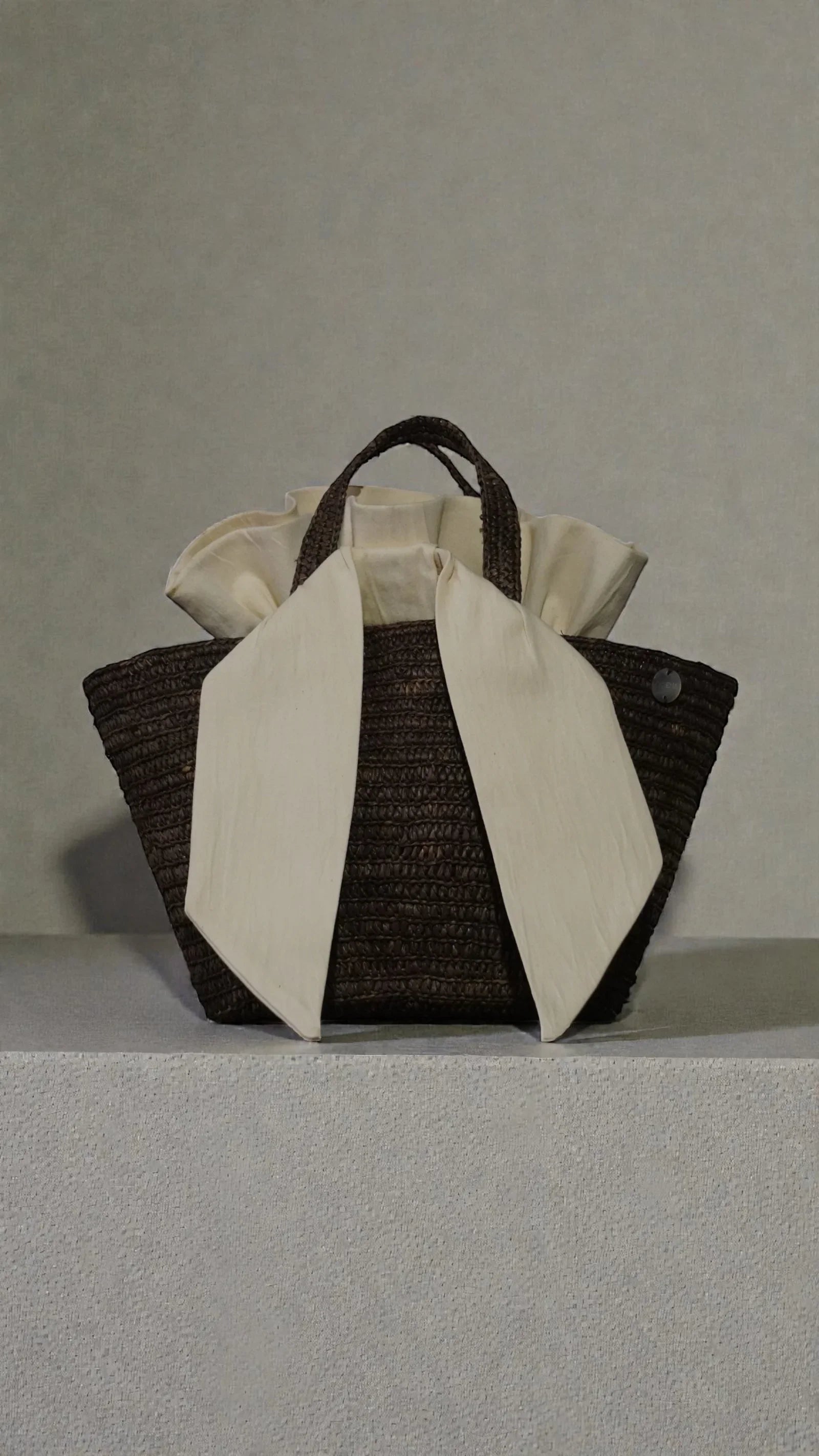 Pequeño Onja bolso de rafia