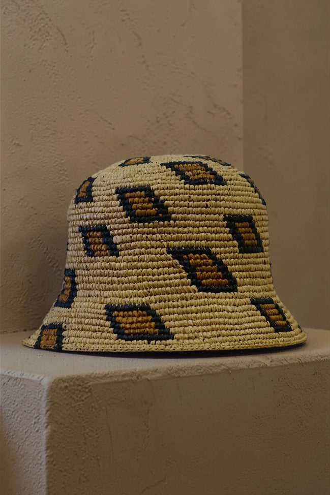 Sahona bob en raphia