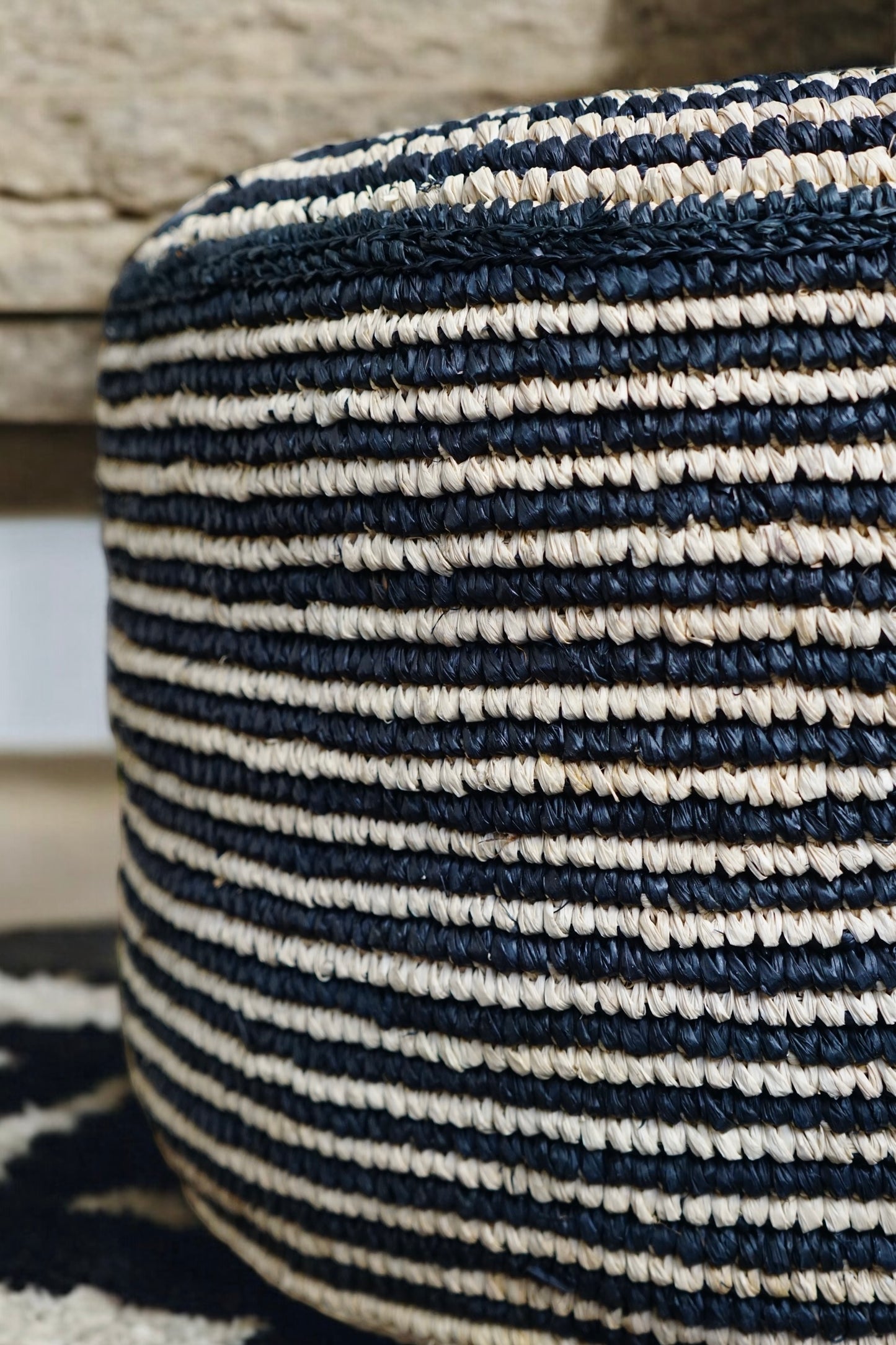 Marjal raffia pouf